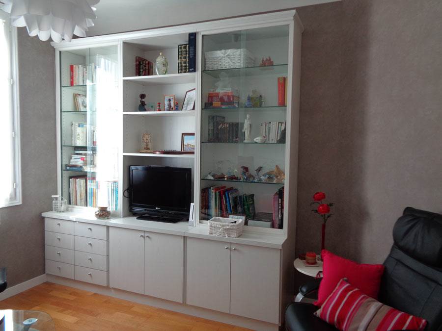 Meuble TV et bibliothèque en bois sur mesure